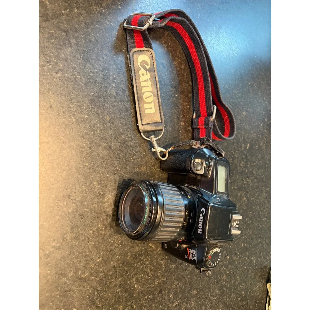 vintage Canon EOS Rebel S II 35mm film camera Quantaray 35-80mm zoom lens flash